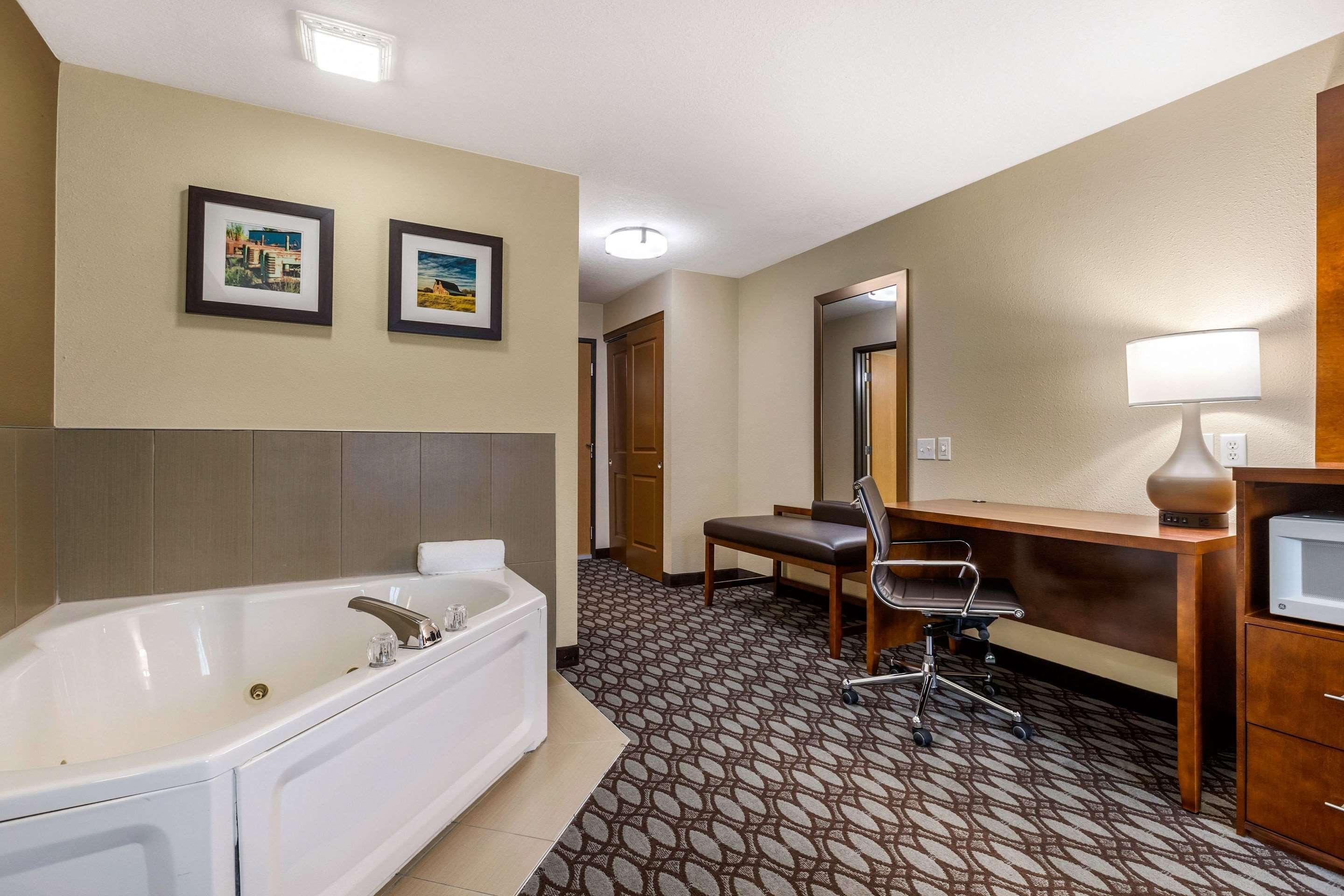 Comfort Inn Story City Екстер'єр фото